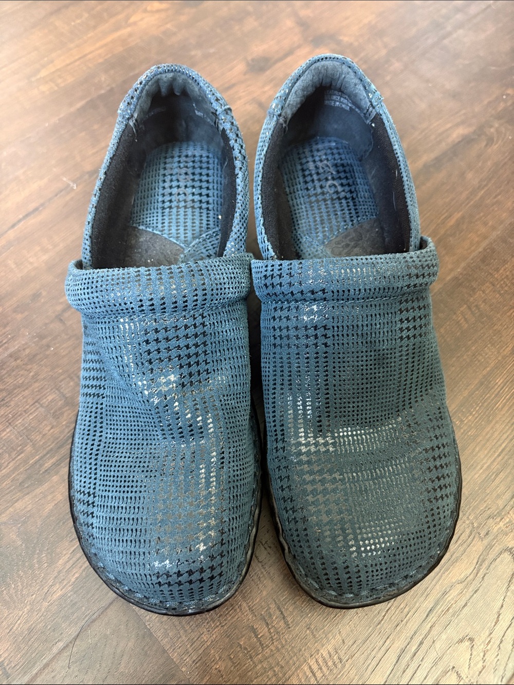 BOC born concept Women 9.5 Slip-On Plaid Pattern Comfort nurse Shoes navy blue